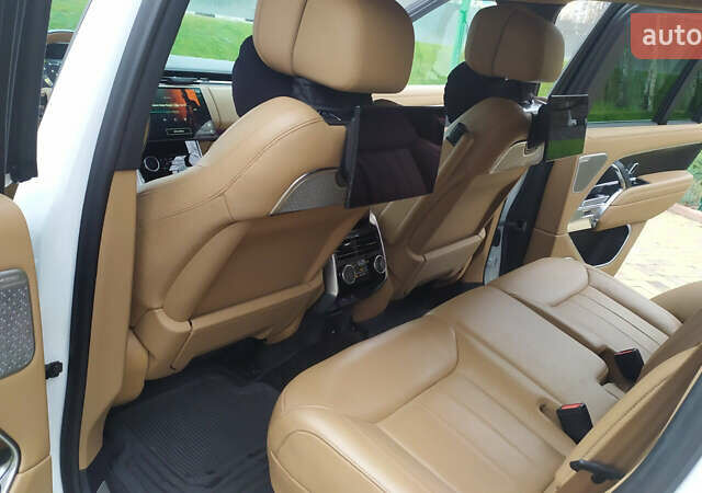 Белый Ленд Ровер Рендж Ровер, объемом двигателя 4.39 л и пробегом 115 тыс. км за 137000 $, фото 45 на Automoto.ua