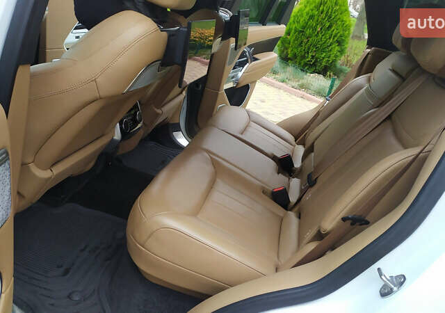 Белый Ленд Ровер Рендж Ровер, объемом двигателя 4.39 л и пробегом 115 тыс. км за 137000 $, фото 43 на Automoto.ua