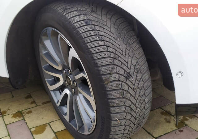 Белый Ленд Ровер Рендж Ровер, объемом двигателя 4.39 л и пробегом 115 тыс. км за 137000 $, фото 9 на Automoto.ua