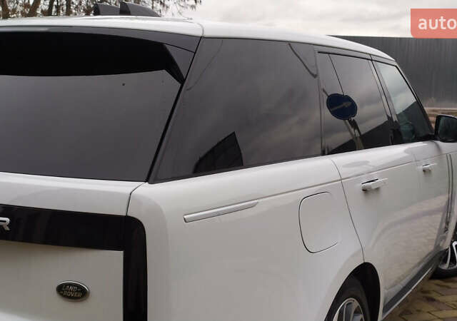 Белый Ленд Ровер Рендж Ровер, объемом двигателя 4.39 л и пробегом 115 тыс. км за 137000 $, фото 12 на Automoto.ua