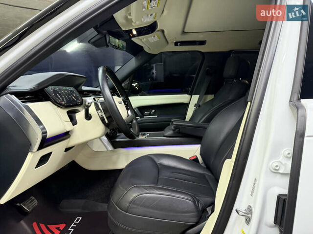 Білий Ленд Ровер Рендж Ровер, об'ємом двигуна 4.39 л та пробігом 51 тис. км за 150000 $, фото 19 на Automoto.ua