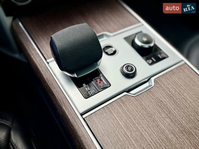 Білий Ленд Ровер Рендж Ровер, об'ємом двигуна 4.4 л та пробігом 47 тис. км за 163000 $, фото 24 на Automoto.ua