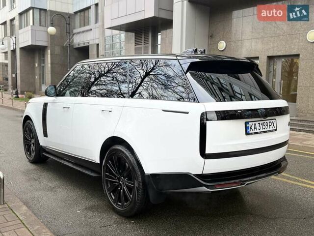 Білий Ленд Ровер Рендж Ровер, об'ємом двигуна 4.4 л та пробігом 47 тис. км за 163000 $, фото 6 на Automoto.ua