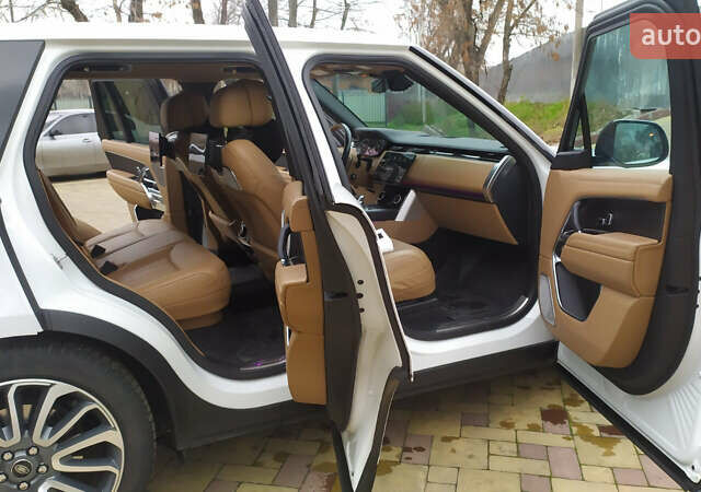 Белый Ленд Ровер Рендж Ровер, объемом двигателя 4.39 л и пробегом 115 тыс. км за 137000 $, фото 28 на Automoto.ua