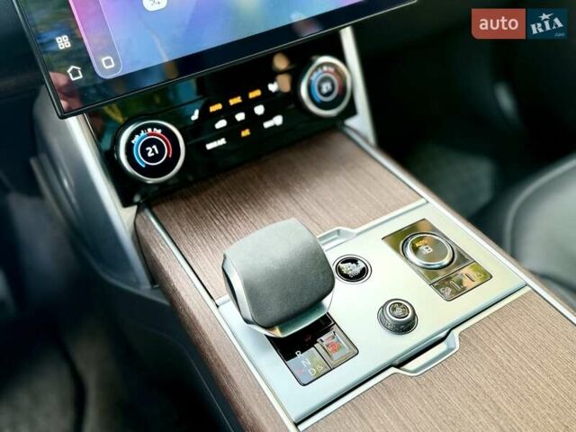 Білий Ленд Ровер Рендж Ровер, об'ємом двигуна 4.4 л та пробігом 44 тис. км за 163000 $, фото 26 на Automoto.ua