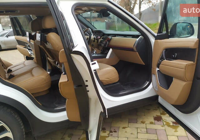 Белый Ленд Ровер Рендж Ровер, объемом двигателя 4.39 л и пробегом 115 тыс. км за 137000 $, фото 46 на Automoto.ua