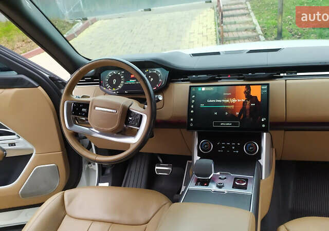 Белый Ленд Ровер Рендж Ровер, объемом двигателя 4.39 л и пробегом 115 тыс. км за 137000 $, фото 48 на Automoto.ua