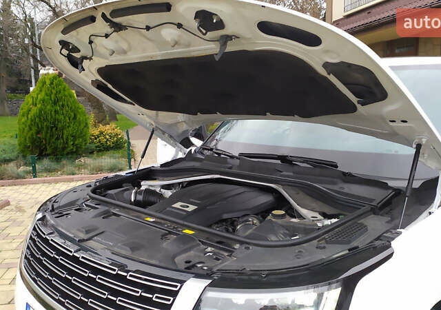 Белый Ленд Ровер Рендж Ровер, объемом двигателя 4.39 л и пробегом 115 тыс. км за 137000 $, фото 25 на Automoto.ua