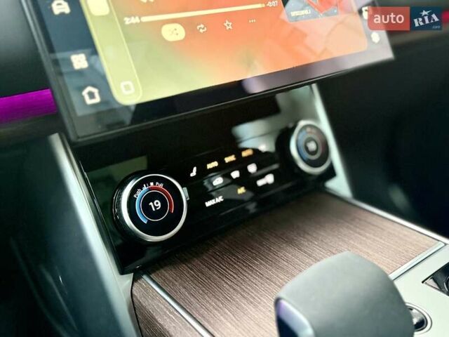 Білий Ленд Ровер Рендж Ровер, об'ємом двигуна 4.4 л та пробігом 47 тис. км за 163000 $, фото 23 на Automoto.ua