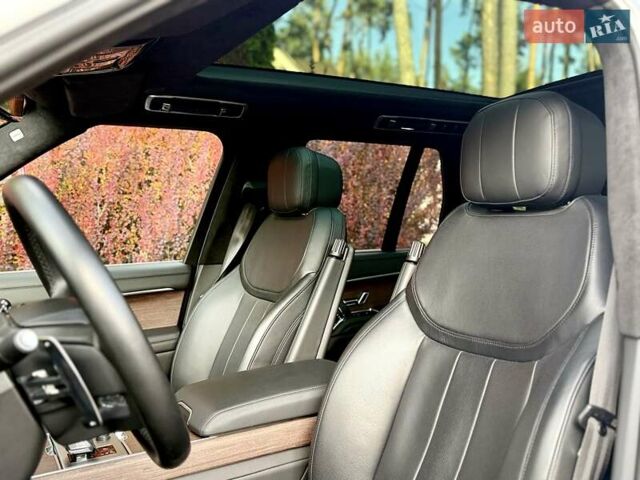 Білий Ленд Ровер Рендж Ровер, об'ємом двигуна 4.4 л та пробігом 44 тис. км за 163000 $, фото 19 на Automoto.ua