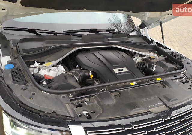 Белый Ленд Ровер Рендж Ровер, объемом двигателя 4.39 л и пробегом 115 тыс. км за 137000 $, фото 27 на Automoto.ua