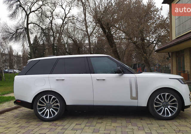 Белый Ленд Ровер Рендж Ровер, объемом двигателя 4.39 л и пробегом 115 тыс. км за 137000 $, фото 7 на Automoto.ua