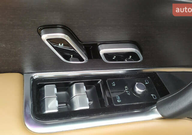 Белый Ленд Ровер Рендж Ровер, объемом двигателя 4.39 л и пробегом 115 тыс. км за 137000 $, фото 18 на Automoto.ua