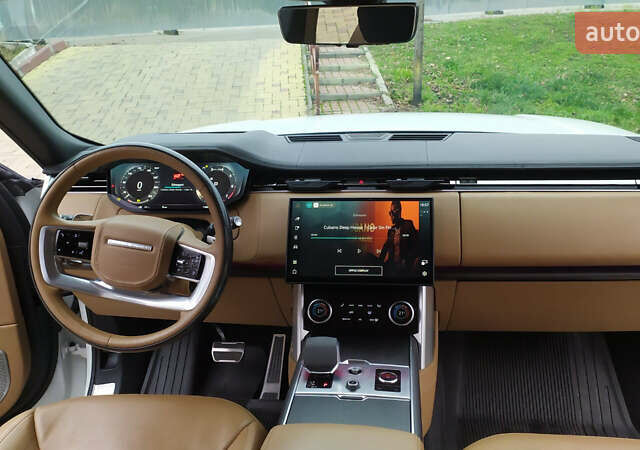 Белый Ленд Ровер Рендж Ровер, объемом двигателя 4.39 л и пробегом 115 тыс. км за 137000 $, фото 50 на Automoto.ua