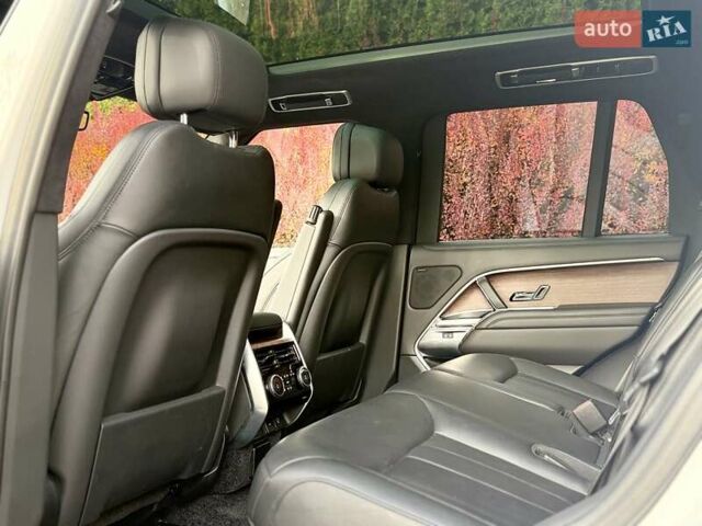 Білий Ленд Ровер Рендж Ровер, об'ємом двигуна 4.4 л та пробігом 44 тис. км за 163000 $, фото 22 на Automoto.ua