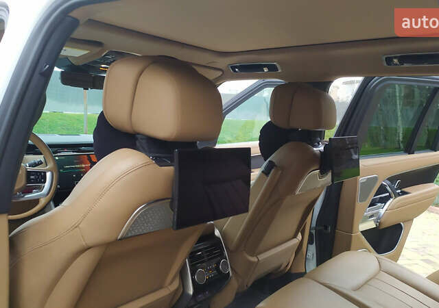 Белый Ленд Ровер Рендж Ровер, объемом двигателя 4.39 л и пробегом 115 тыс. км за 137000 $, фото 24 на Automoto.ua