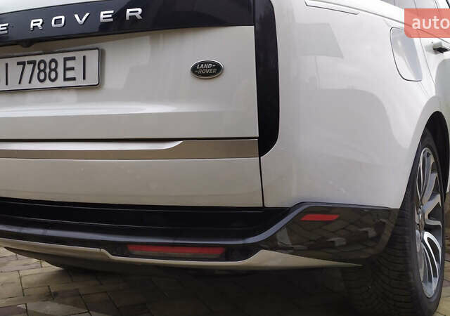 Белый Ленд Ровер Рендж Ровер, объемом двигателя 4.39 л и пробегом 115 тыс. км за 137000 $, фото 13 на Automoto.ua