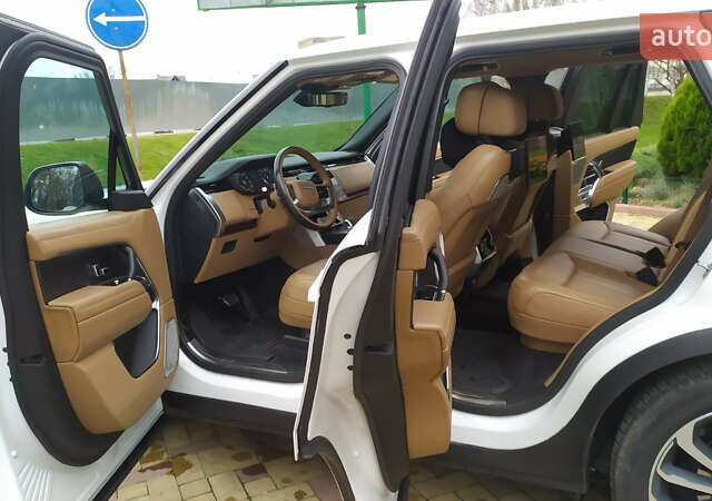 Белый Ленд Ровер Рендж Ровер, объемом двигателя 4.39 л и пробегом 115 тыс. км за 137000 $, фото 29 на Automoto.ua