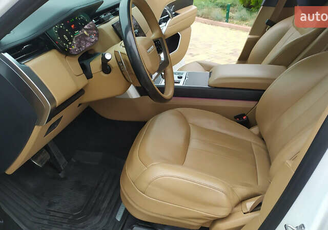 Белый Ленд Ровер Рендж Ровер, объемом двигателя 4.39 л и пробегом 115 тыс. км за 137000 $, фото 54 на Automoto.ua