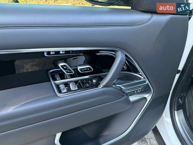 Білий Ленд Ровер Рендж Ровер, об'ємом двигуна 3 л та пробігом 55 тис. км за 145000 $, фото 23 на Automoto.ua