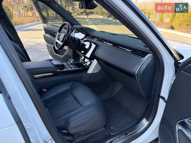 Білий Ленд Ровер Рендж Ровер, об'ємом двигуна 3 л та пробігом 55 тис. км за 145000 $, фото 25 на Automoto.ua