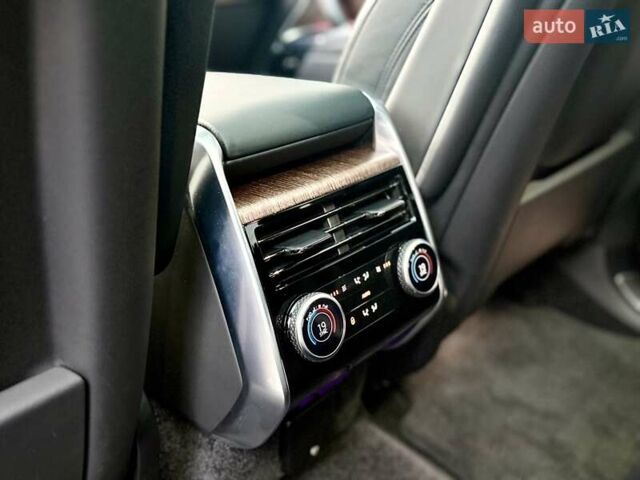 Білий Ленд Ровер Рендж Ровер, об'ємом двигуна 4.4 л та пробігом 47 тис. км за 163000 $, фото 19 на Automoto.ua