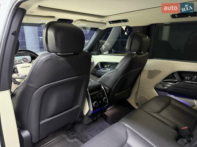 Білий Ленд Ровер Рендж Ровер, об'ємом двигуна 4.39 л та пробігом 51 тис. км за 150000 $, фото 21 на Automoto.ua