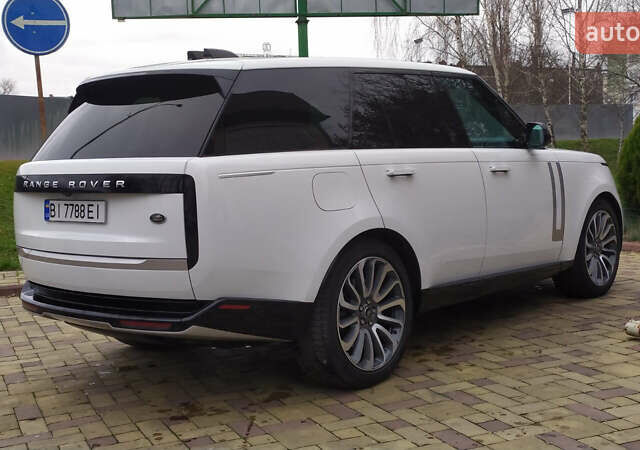 Белый Ленд Ровер Рендж Ровер, объемом двигателя 4.39 л и пробегом 115 тыс. км за 137000 $, фото 5 на Automoto.ua