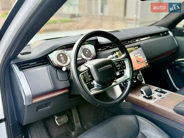 Білий Ленд Ровер Рендж Ровер, об'ємом двигуна 4.4 л та пробігом 47 тис. км за 163000 $, фото 14 на Automoto.ua