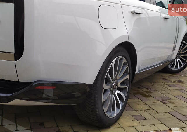 Белый Ленд Ровер Рендж Ровер, объемом двигателя 4.39 л и пробегом 115 тыс. км за 137000 $, фото 11 на Automoto.ua