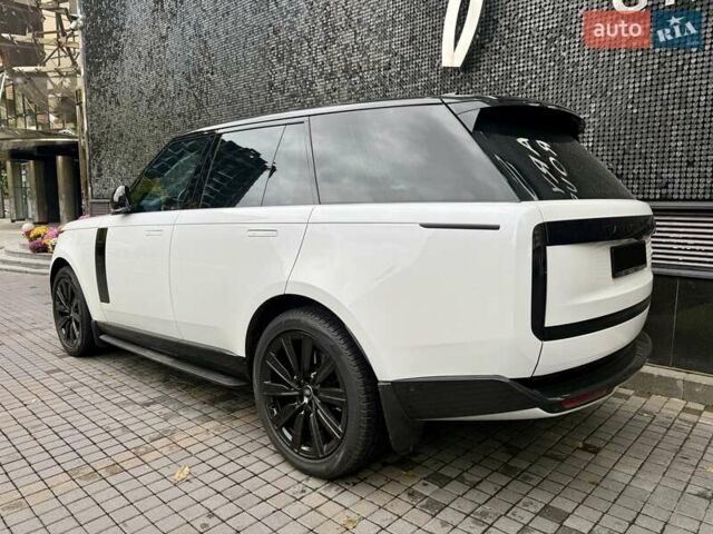 Ленд Ровер Рендж Ровер 2022 в Киеве на Automoto.ua Белый Ленд Ровер Рендж Ровер, объемом двигателя 4.4 л и пробегом 44 тыс. км за 167777 $, фото 6 на Automoto.ua
