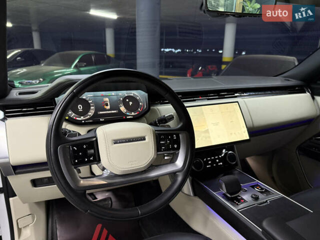 Білий Ленд Ровер Рендж Ровер, об'ємом двигуна 4.39 л та пробігом 51 тис. км за 150000 $, фото 23 на Automoto.ua