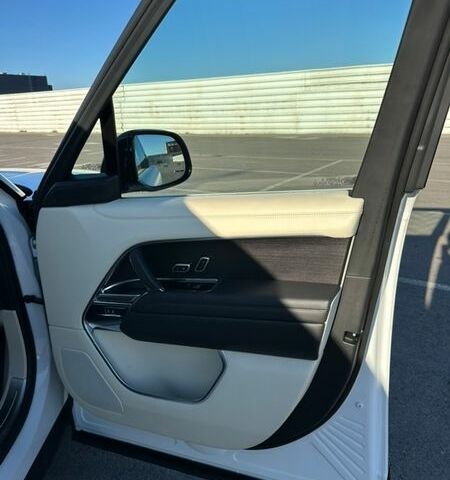 Білий Ленд Ровер Рендж Ровер, об'ємом двигуна 3 л та пробігом 80 тис. км за 150000 $, фото 28 на Automoto.ua