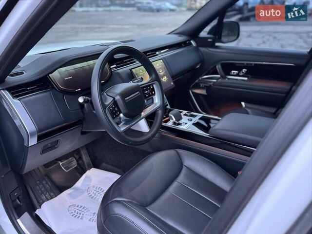 Белый Ленд Ровер Рендж Ровер, объемом двигателя 4.39 л и пробегом 20 тыс. км за 156000 $, фото 16 на Automoto.ua