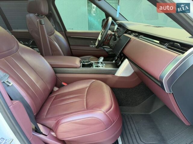 Белый Ленд Ровер Рендж Ровер, объемом двигателя 3 л и пробегом 46 тыс. км за 175000 $, фото 56 на Automoto.ua