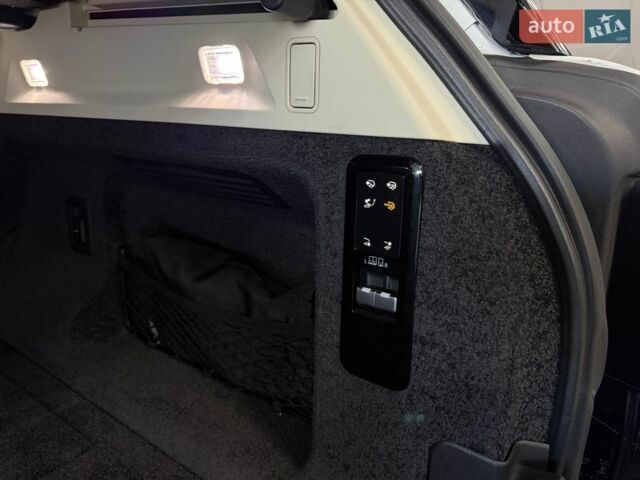 Белый Ленд Ровер Рендж Ровер, объемом двигателя 4.39 л и пробегом 88 тыс. км за 169900 $, фото 69 на Automoto.ua