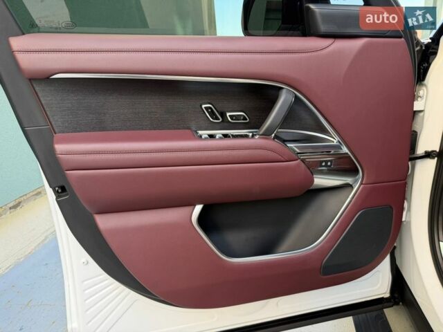 Белый Ленд Ровер Рендж Ровер, объемом двигателя 3 л и пробегом 46 тыс. км за 175000 $, фото 12 на Automoto.ua