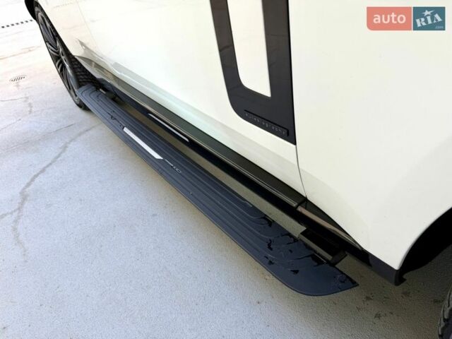 Белый Ленд Ровер Рендж Ровер, объемом двигателя 3 л и пробегом 46 тыс. км за 175000 $, фото 2 на Automoto.ua