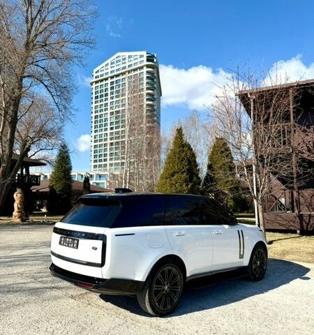 Белый Ленд Ровер Рендж Ровер, объемом двигателя 3 л и пробегом 46 тыс. км за 175000 $, фото 7 на Automoto.ua