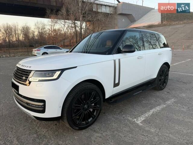 Белый Ленд Ровер Рендж Ровер, объемом двигателя 4.39 л и пробегом 56 тыс. км за 155000 $, фото 3 на Automoto.ua