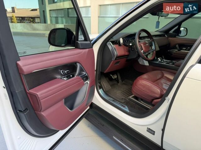 Белый Ленд Ровер Рендж Ровер, объемом двигателя 3 л и пробегом 46 тыс. км за 175000 $, фото 11 на Automoto.ua