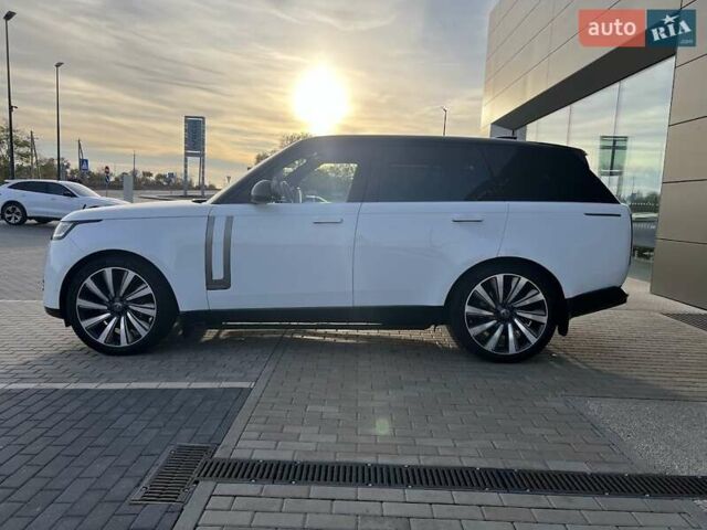 Белый Ленд Ровер Рендж Ровер, объемом двигателя 4.39 л и пробегом 48 тыс. км за 179000 $, фото 3 на Automoto.ua