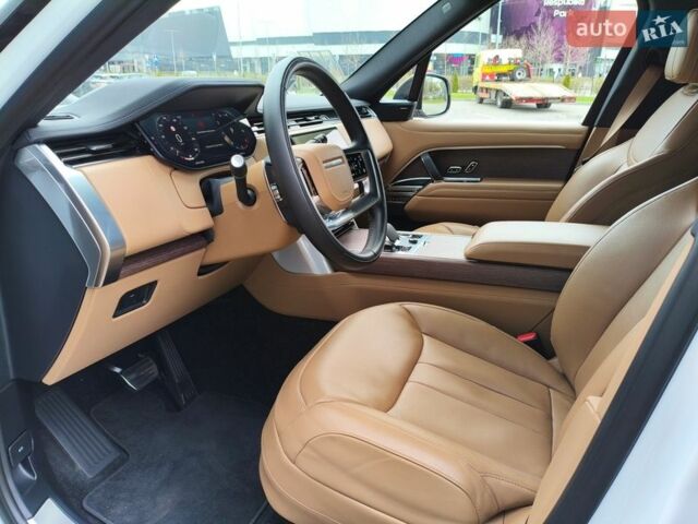 Білий Ленд Ровер Рендж Ровер, об'ємом двигуна 4.39 л та пробігом 72 тис. км за 149219 $, фото 60 на Automoto.ua