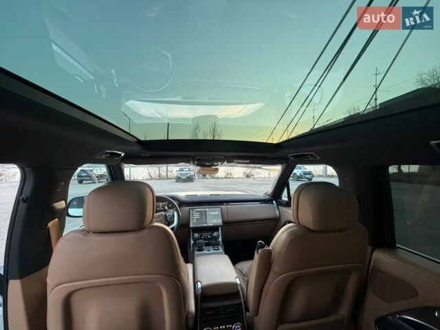 Белый Ленд Ровер Рендж Ровер, объемом двигателя 4.39 л и пробегом 56 тыс. км за 155000 $, фото 7 на Automoto.ua