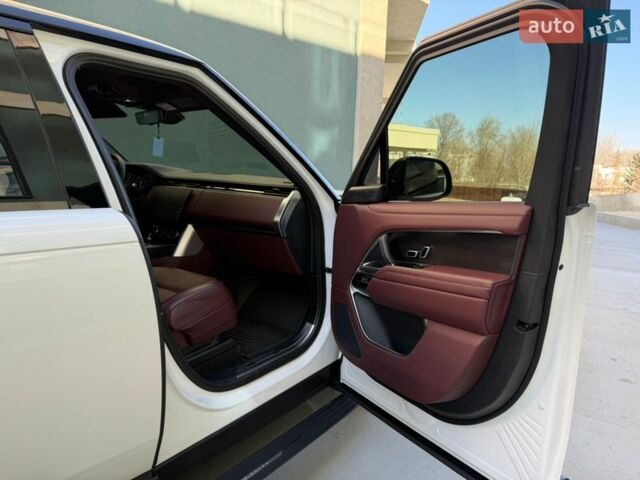 Белый Ленд Ровер Рендж Ровер, объемом двигателя 3 л и пробегом 46 тыс. км за 175000 $, фото 48 на Automoto.ua