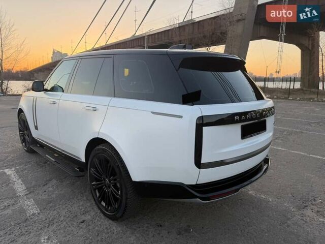 Белый Ленд Ровер Рендж Ровер, объемом двигателя 4.39 л и пробегом 56 тыс. км за 155000 $, фото 2 на Automoto.ua