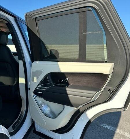 Білий Ленд Ровер Рендж Ровер, об'ємом двигуна 3 л та пробігом 80 тис. км за 150000 $, фото 37 на Automoto.ua