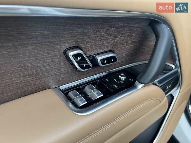 Белый Ленд Ровер Рендж Ровер, объемом двигателя 4.39 л и пробегом 48 тыс. км за 179000 $, фото 11 на Automoto.ua