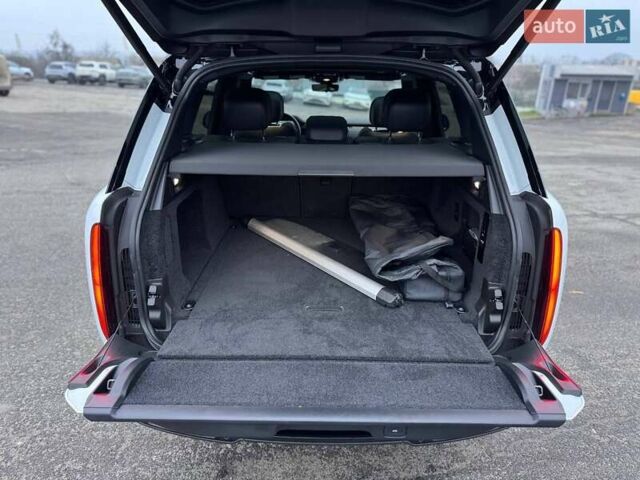 Белый Ленд Ровер Рендж Ровер, объемом двигателя 4.39 л и пробегом 20 тыс. км за 156000 $, фото 12 на Automoto.ua