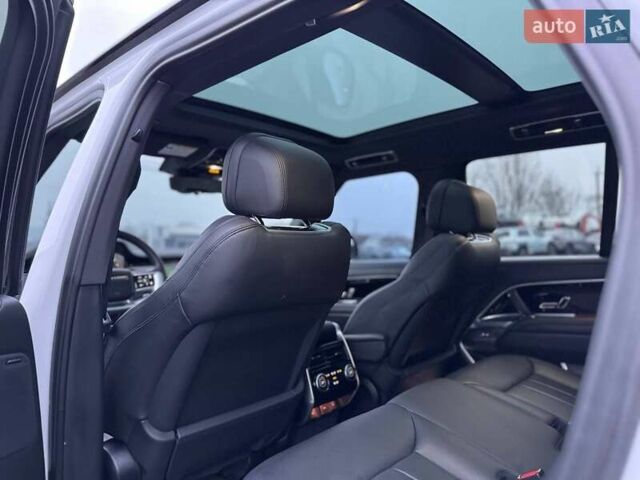 Белый Ленд Ровер Рендж Ровер, объемом двигателя 4.39 л и пробегом 20 тыс. км за 156000 $, фото 30 на Automoto.ua